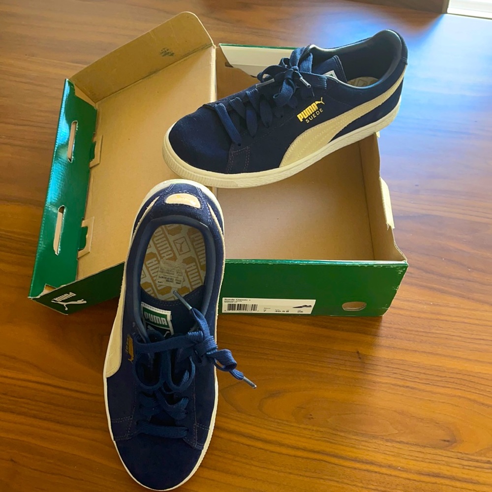 Ladies Puma suede classic in navy, size 9.5 (men's 8)